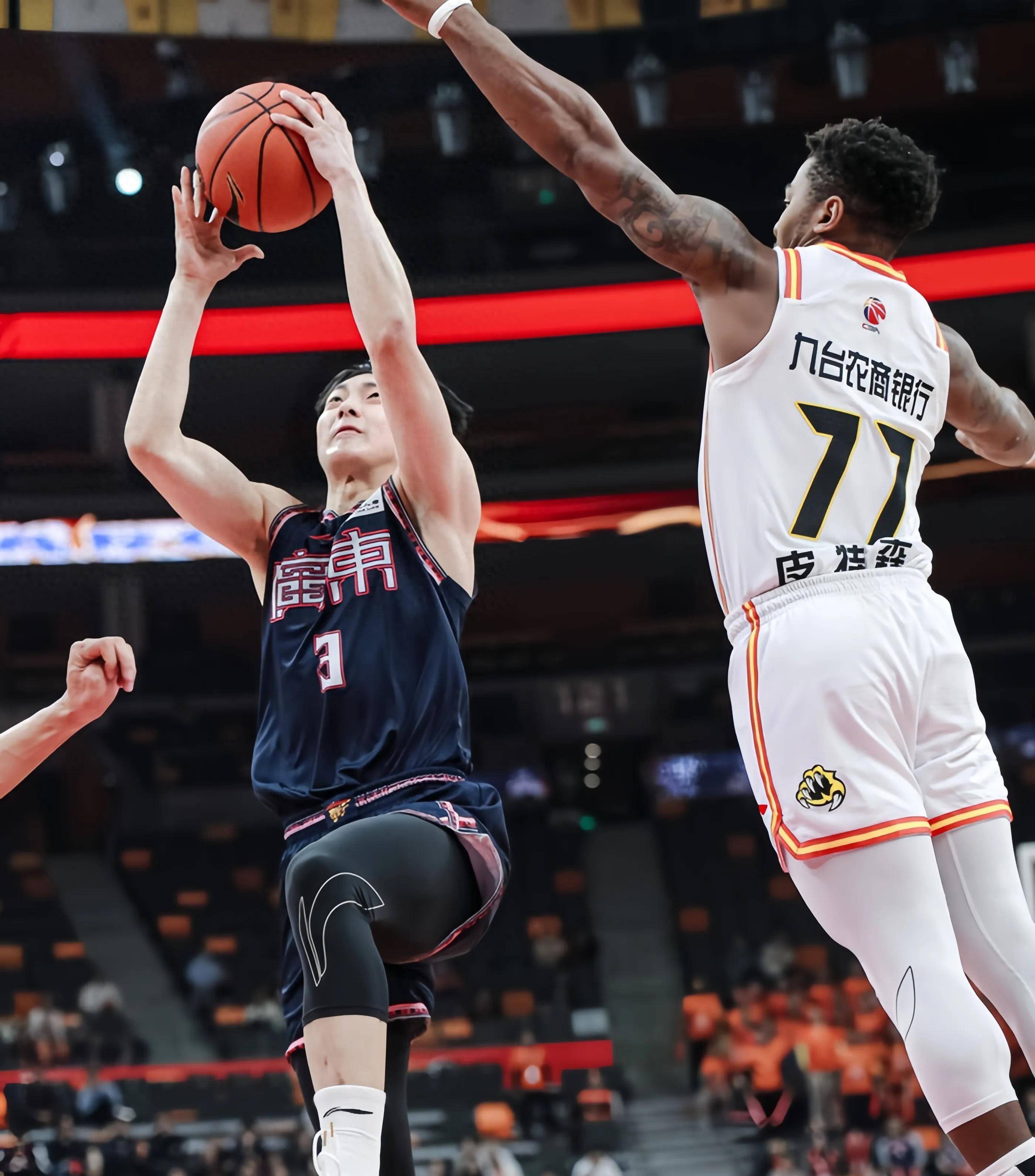 开云网页版-这也行？今晚广州队调整名单以备国王杯Uzi在SKT比赛中险胜，塞维利亚单刀错失备战西甲