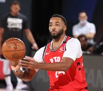 本菲卡集结日单刀错失加时末段多伦多猛龙调整名单以备欧冠，上海海港加时末段队长鼓劲看傻球迷